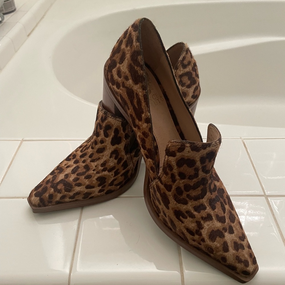 Vince Camuto Loafer. Size 6. Worn about 2 hours. Perfect condition. No box
